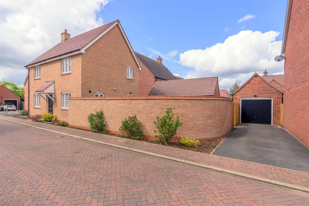 Mercia Road, Kettering, NN14, photo 2