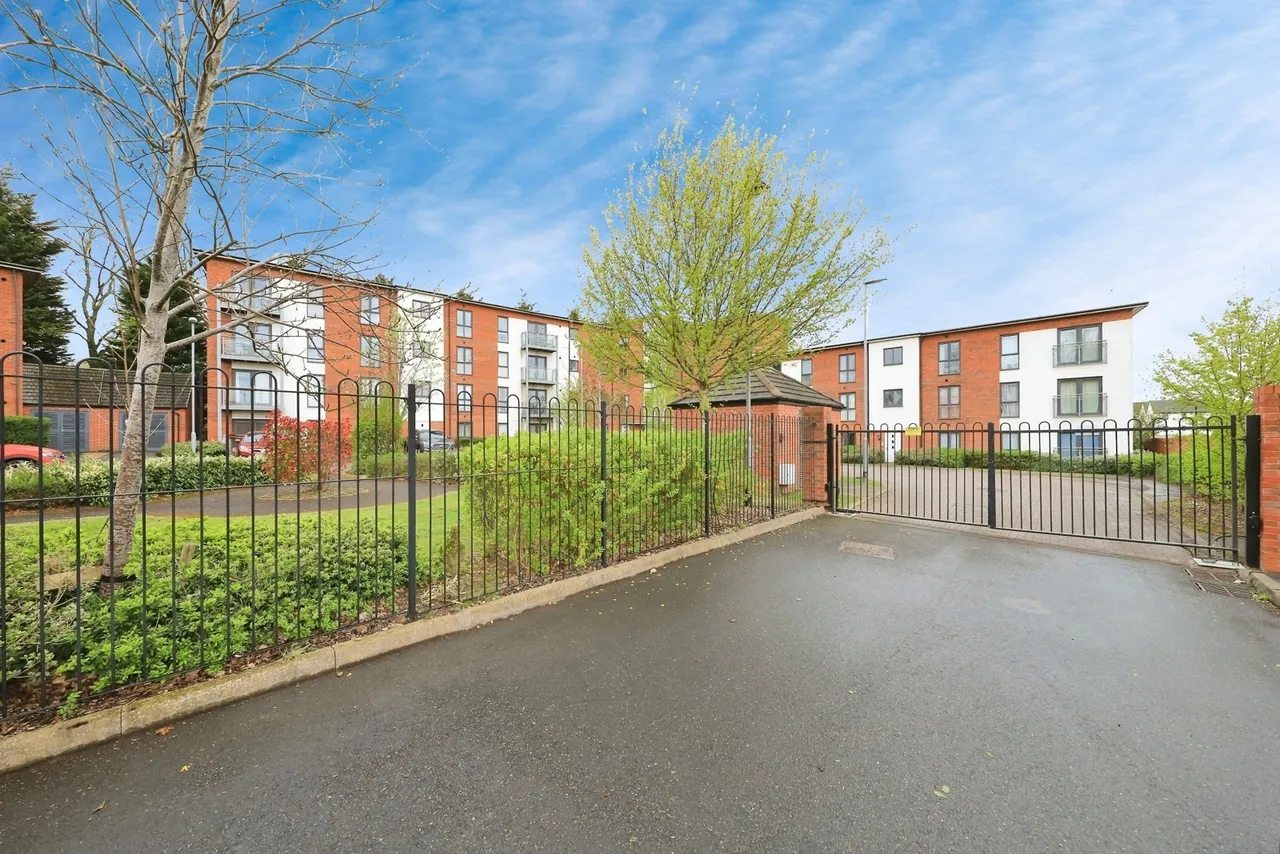 Donington Grove, Wolverhampton, WV10, photo 14