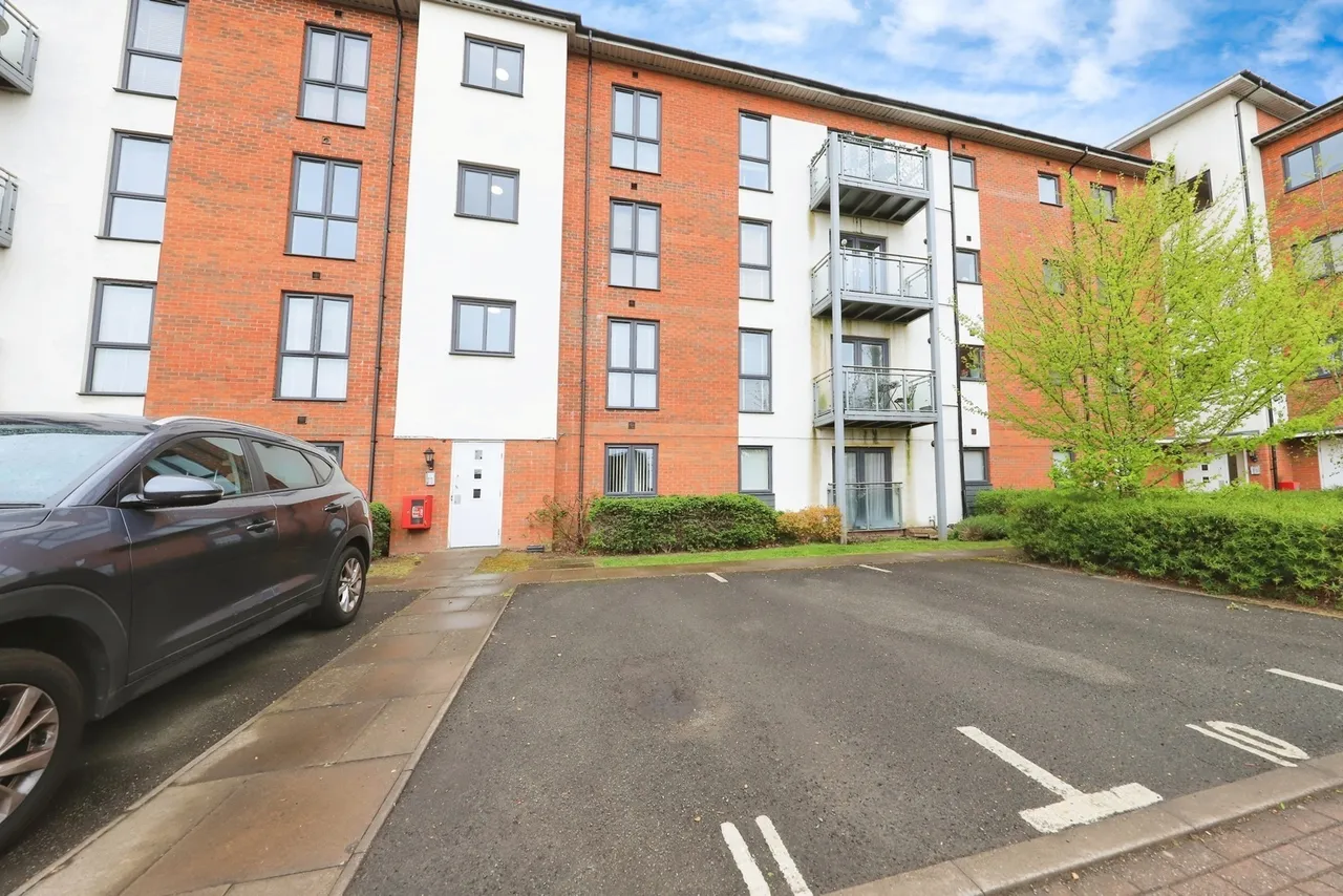 2 bed flat for sale, Donington Grove, Wolverhampton, WV10