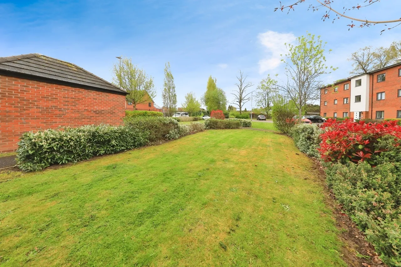 Donington Grove, Wolverhampton, WV10, photo 17