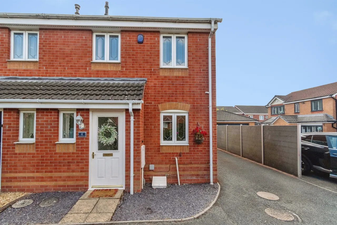 3 bed house for sale, The Broches, Norton Canes, WS11
