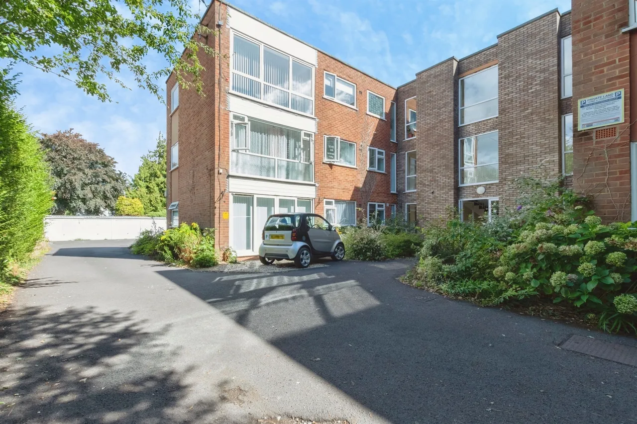 2 bed flat for sale, Richmond Park Road, Bournemouth, BH8