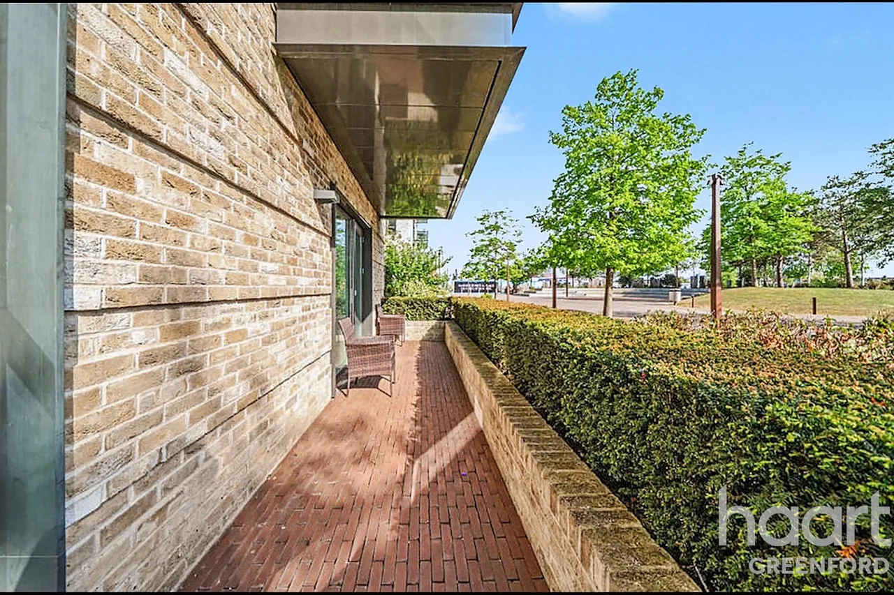 Greenleaf Walk, Southall, UB1, photo 9