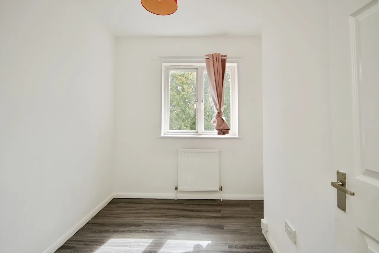 Collier Row Road, RM5, photo 6