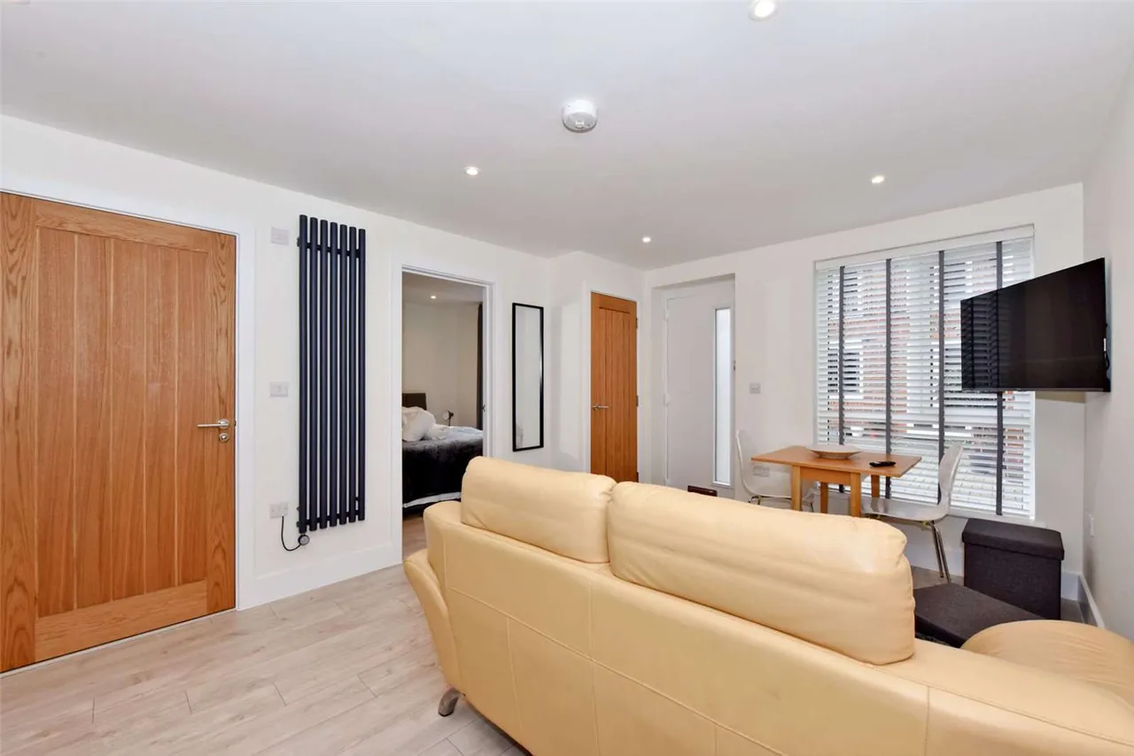 Beech House, 27 Little Marlow Road, Marlow, Buckinghamshire, SL7 1HA, photo 3