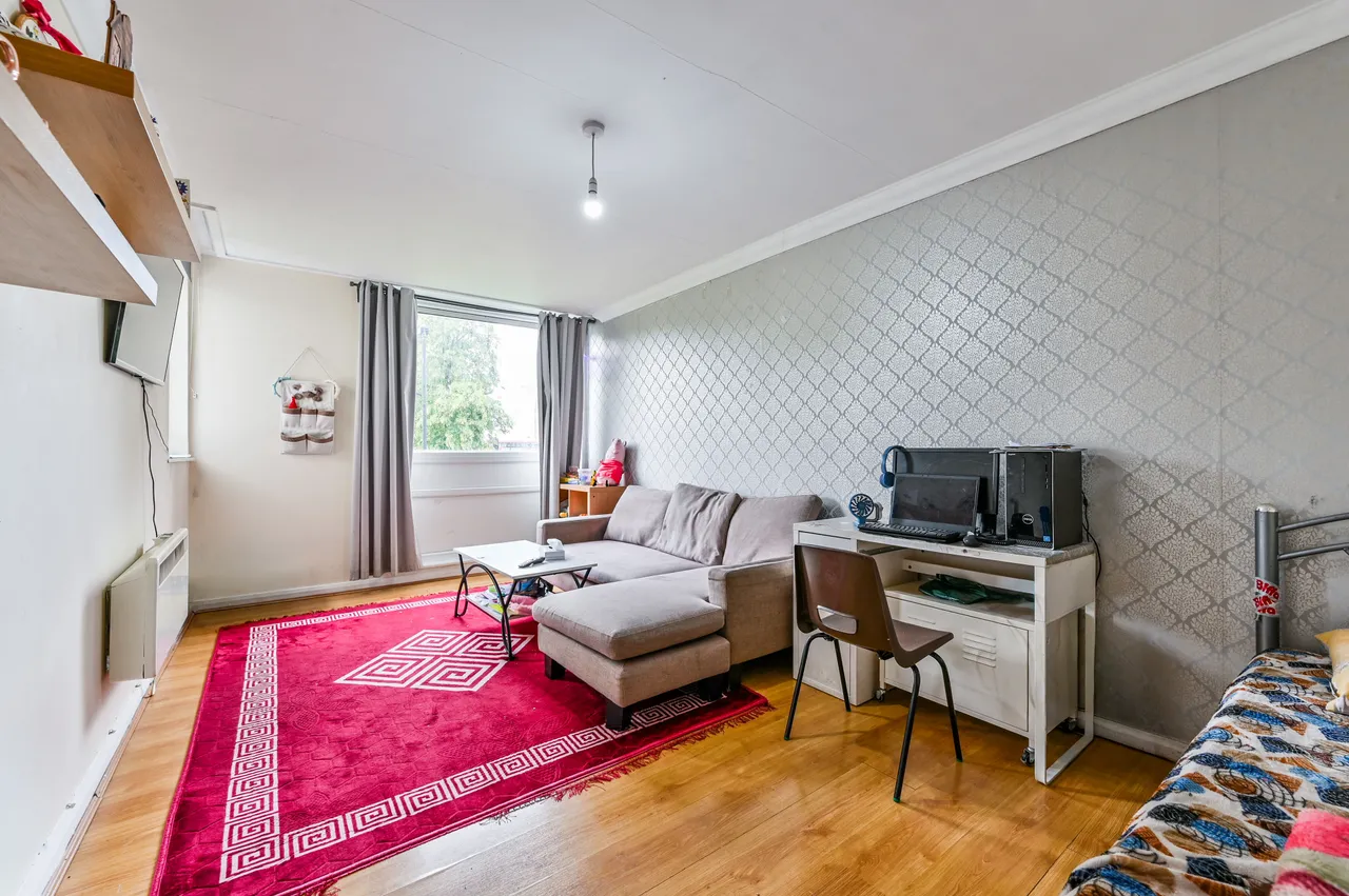 9 Woodleigh Court, Stuart Crescent, London, photo 6