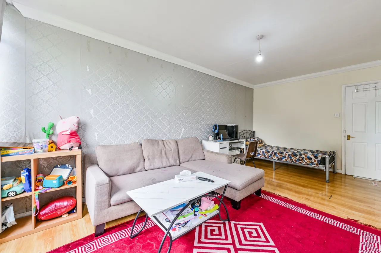 9 Woodleigh Court, Stuart Crescent, London, photo 9