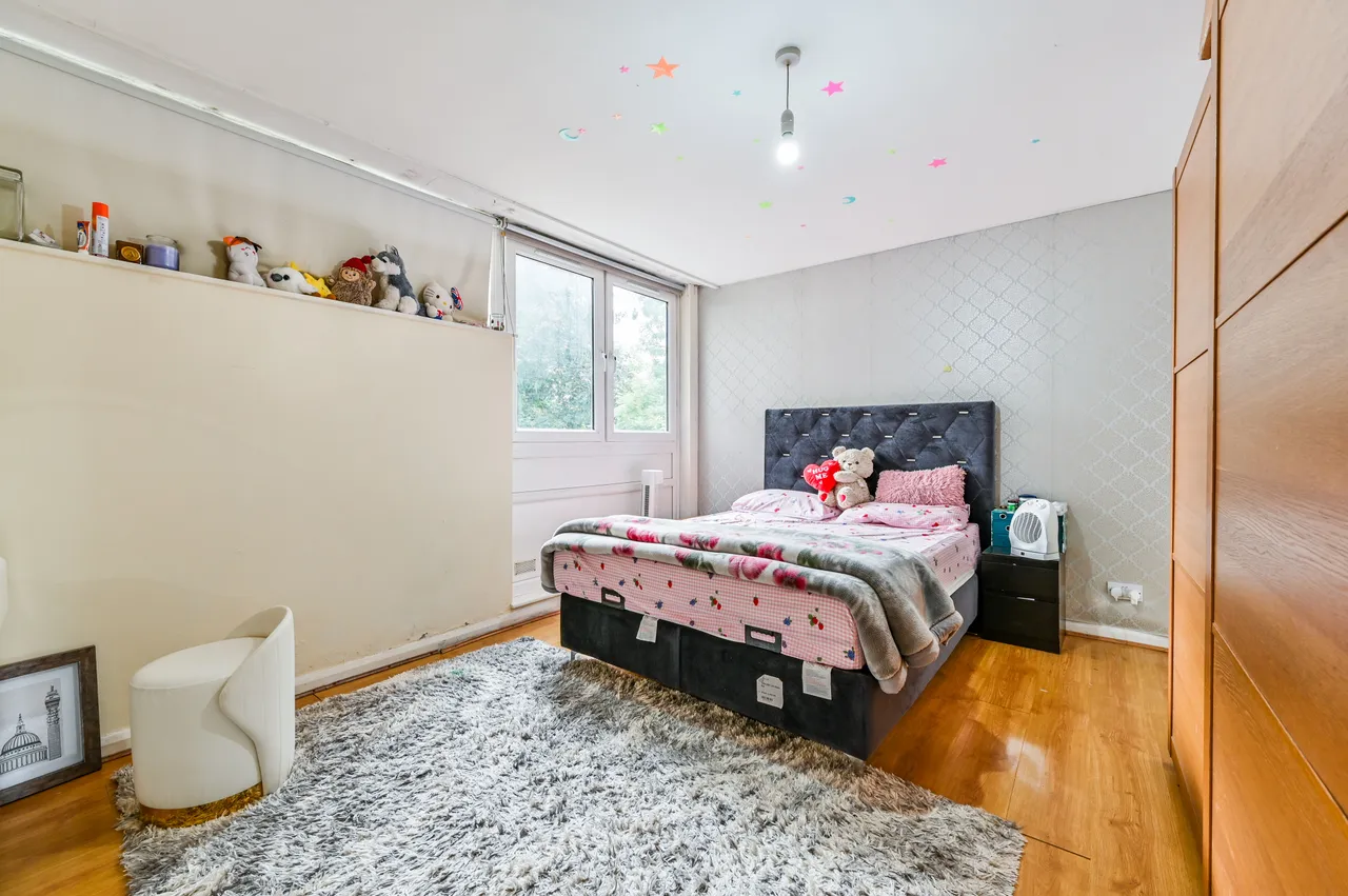9 Woodleigh Court, Stuart Crescent, London, photo 3