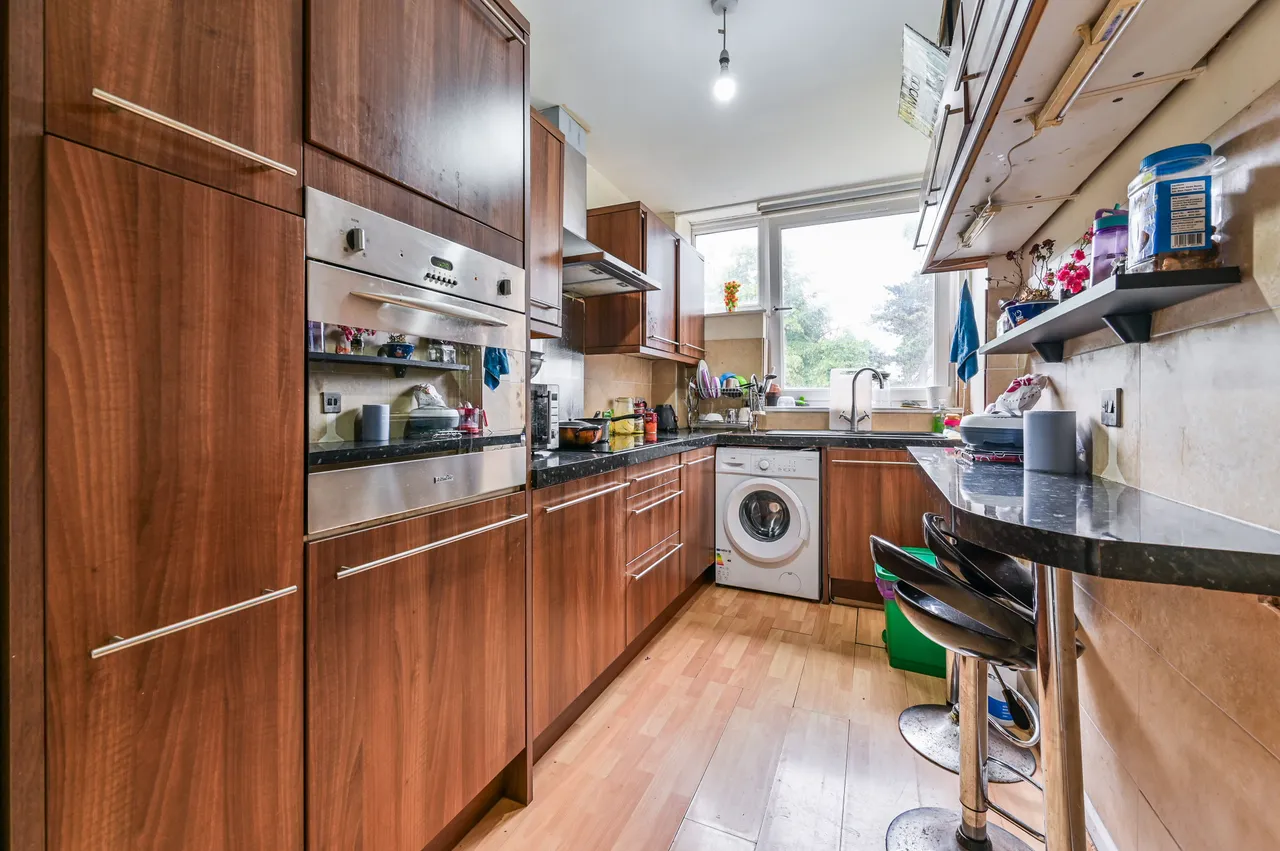 9 Woodleigh Court, Stuart Crescent, London, photo 8