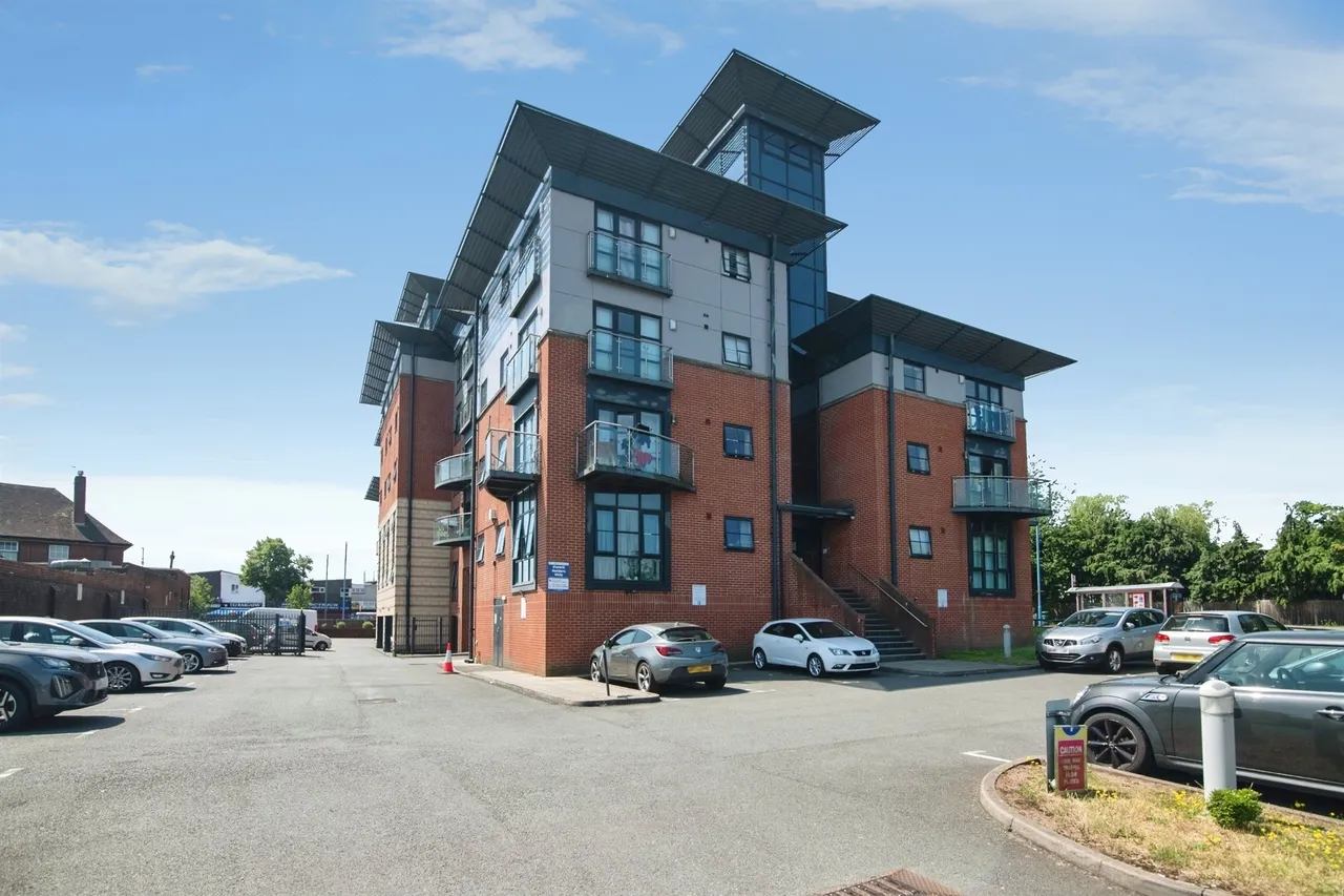 2 bed flat for sale — Walsall Road, West Bromwich