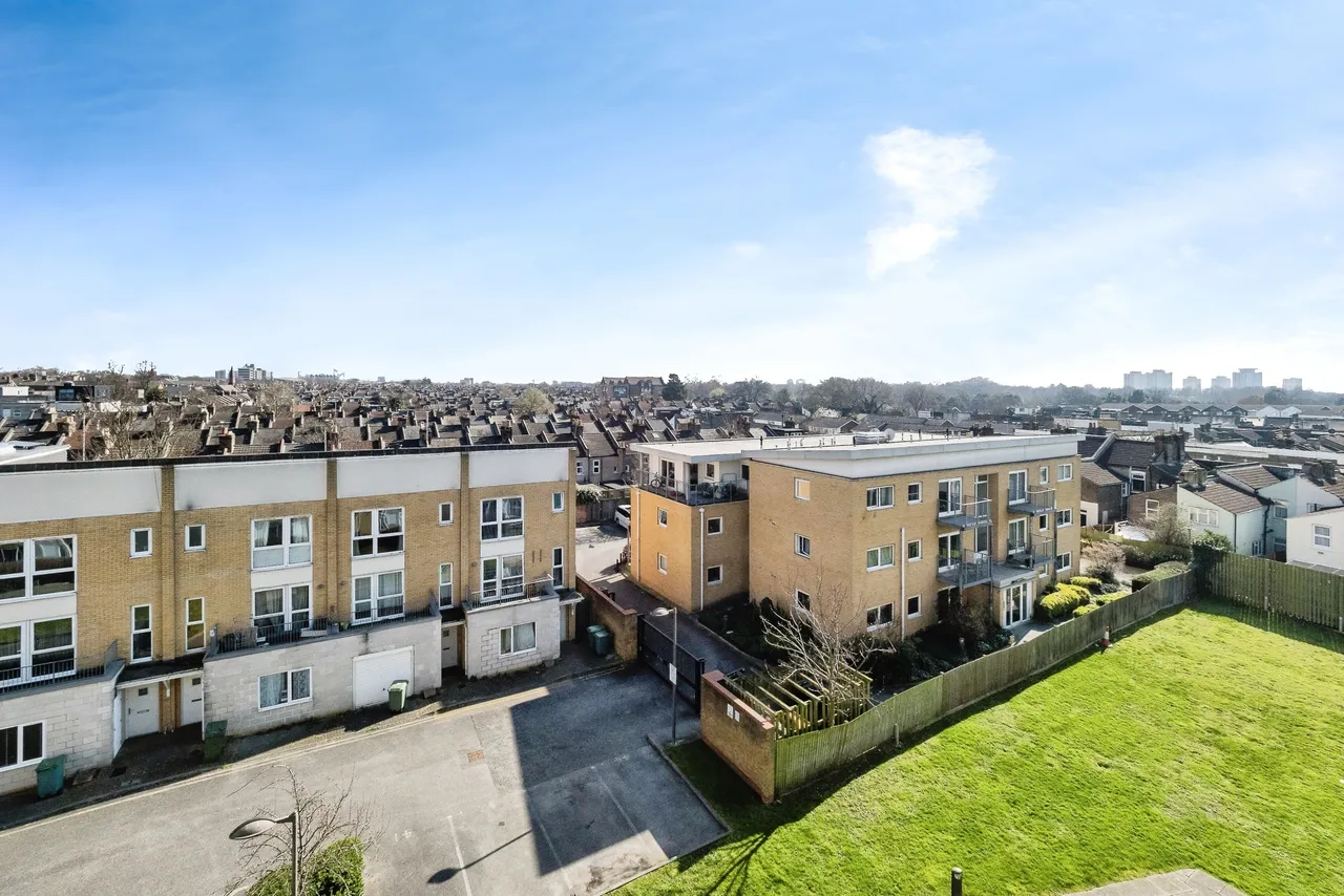 Flint Close, London, E15, photo 17