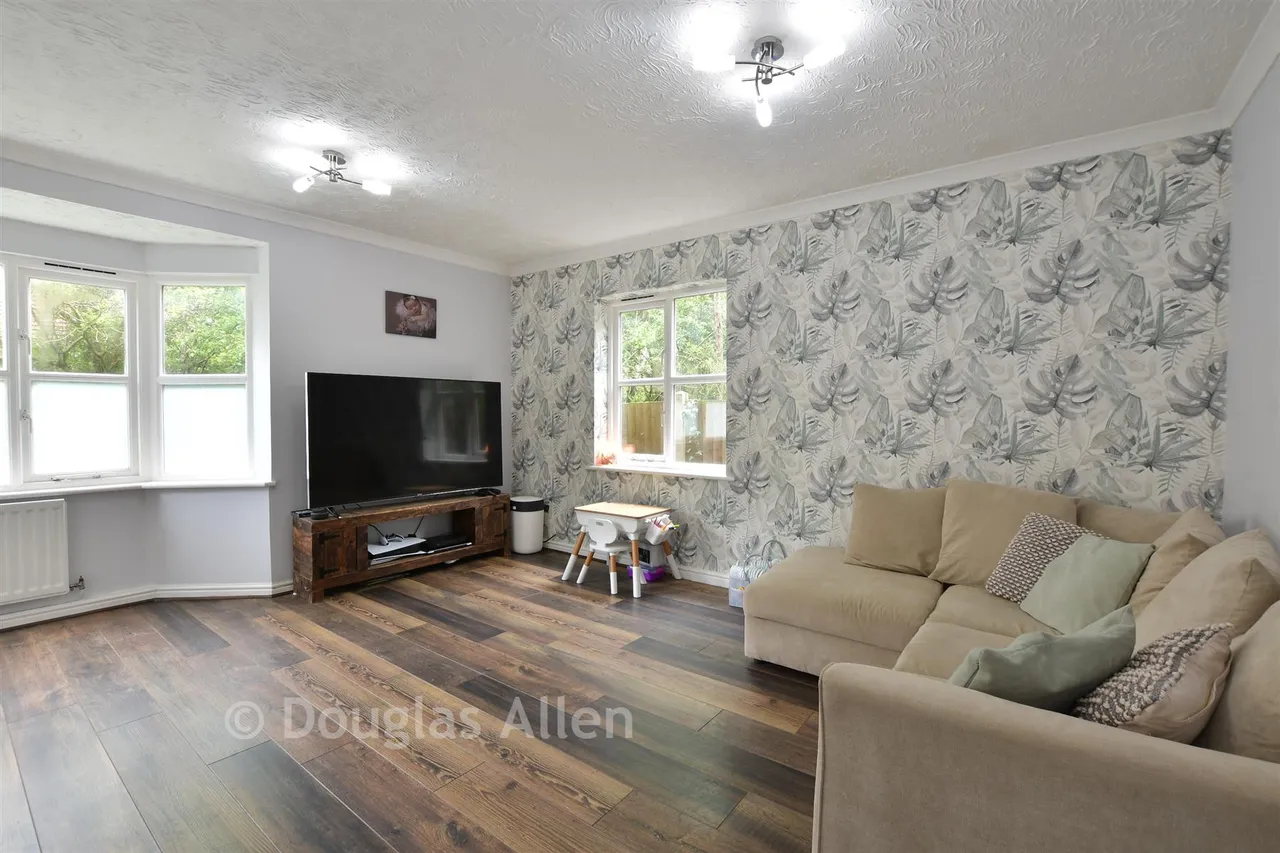 Bramble Tye, Noak Bridge, SS15, photo 3