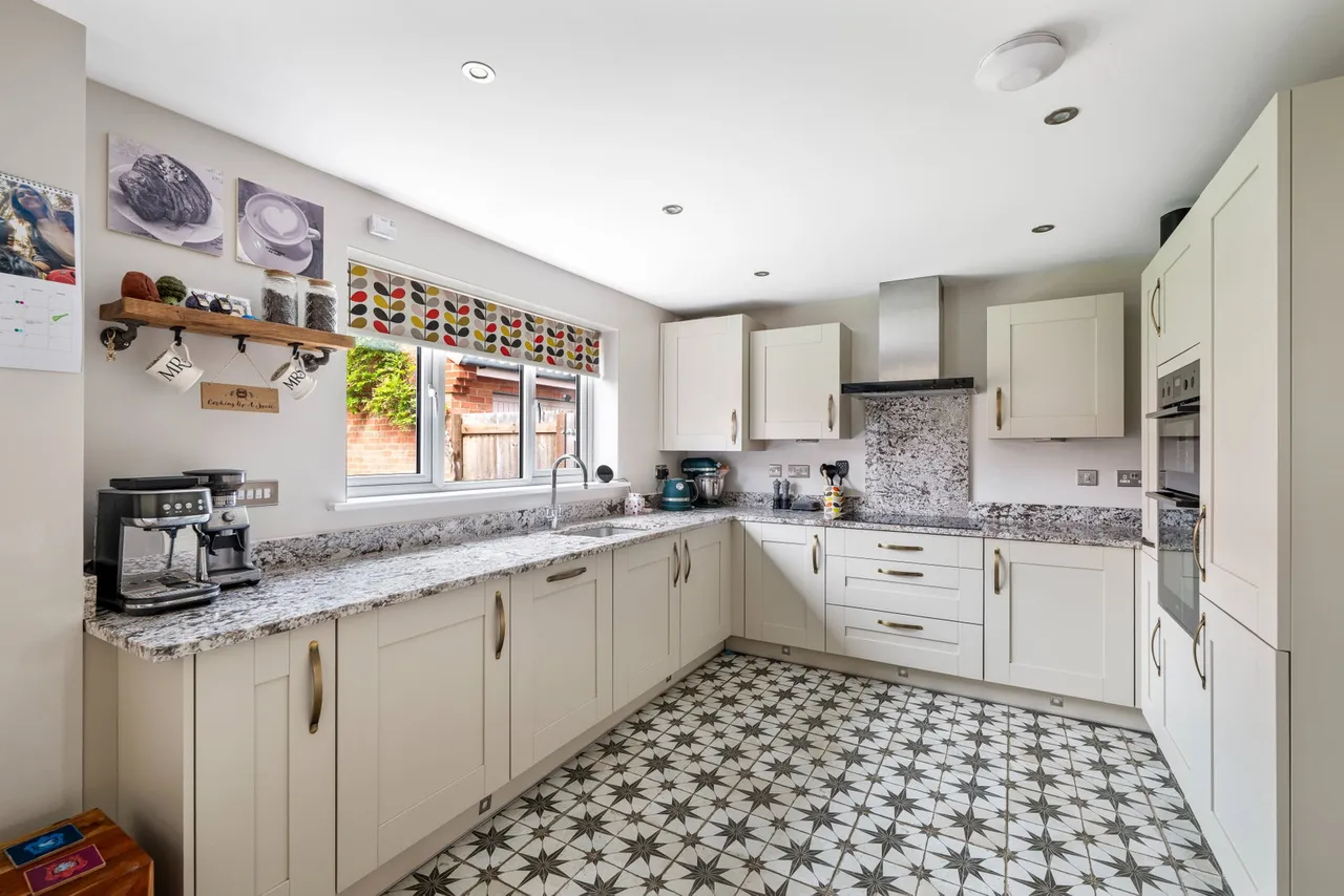 Field Avenue, Saxilby, LN1, photo 2