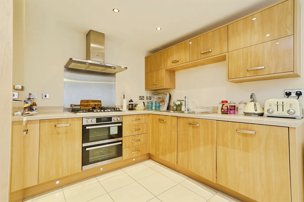 Halliday Court, Thornbury, BRADFORD, photo 8