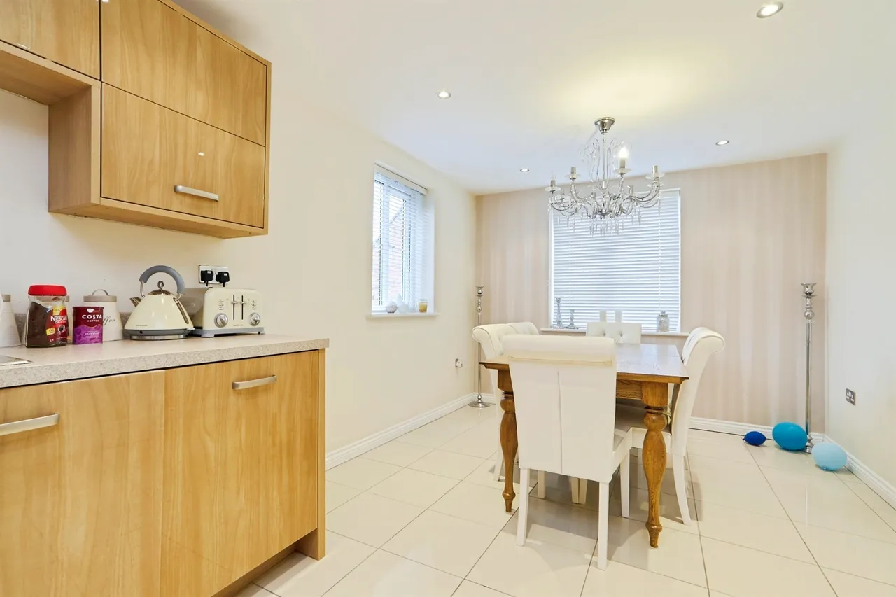 Halliday Court, Thornbury, BRADFORD, photo 3
