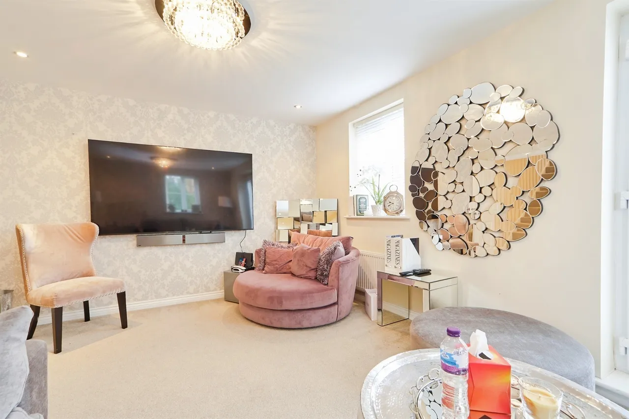 Halliday Court, Thornbury, BRADFORD, photo 7