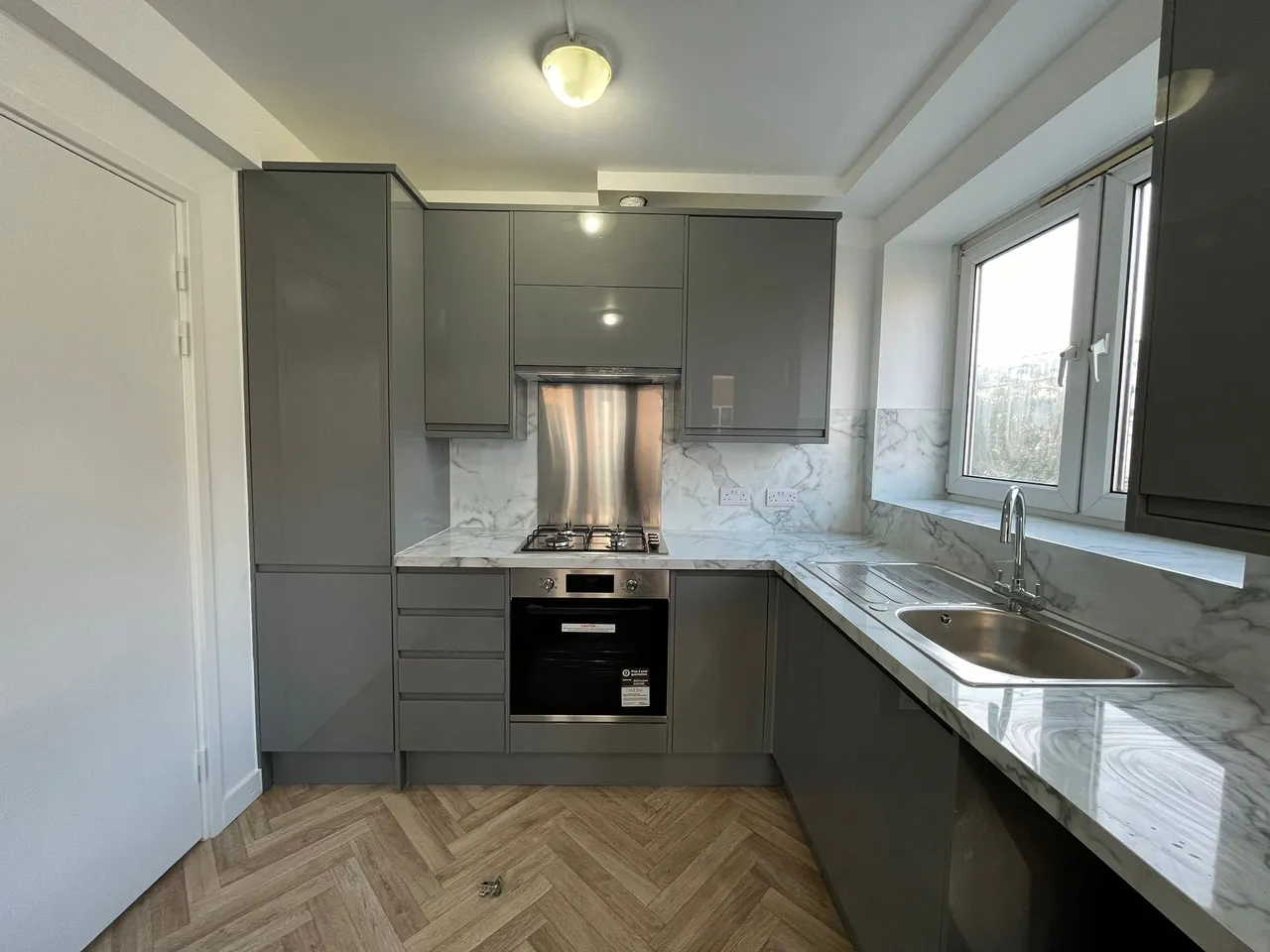 4 bed flat to rent, Usk Street, E2