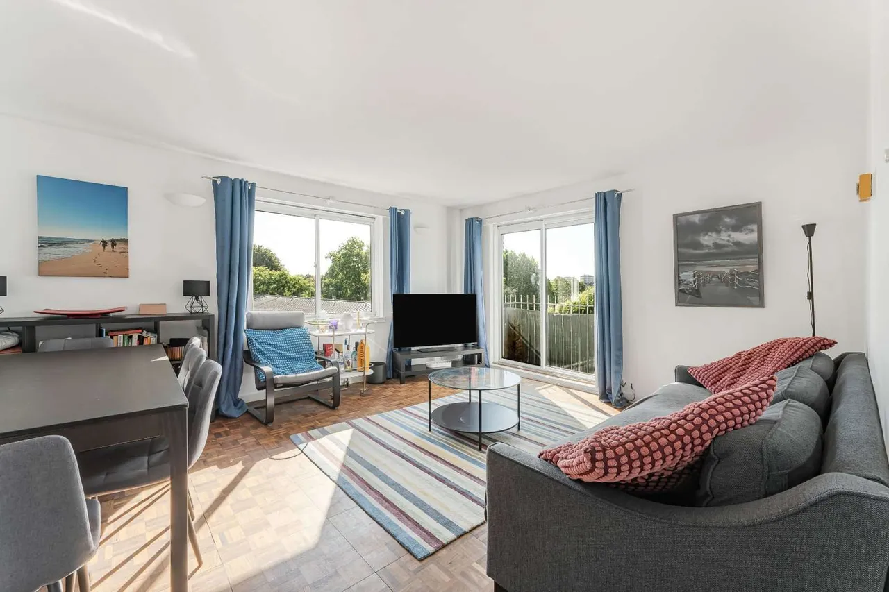 2 bed flat for sale — Northiam Street, London, E9 7HX