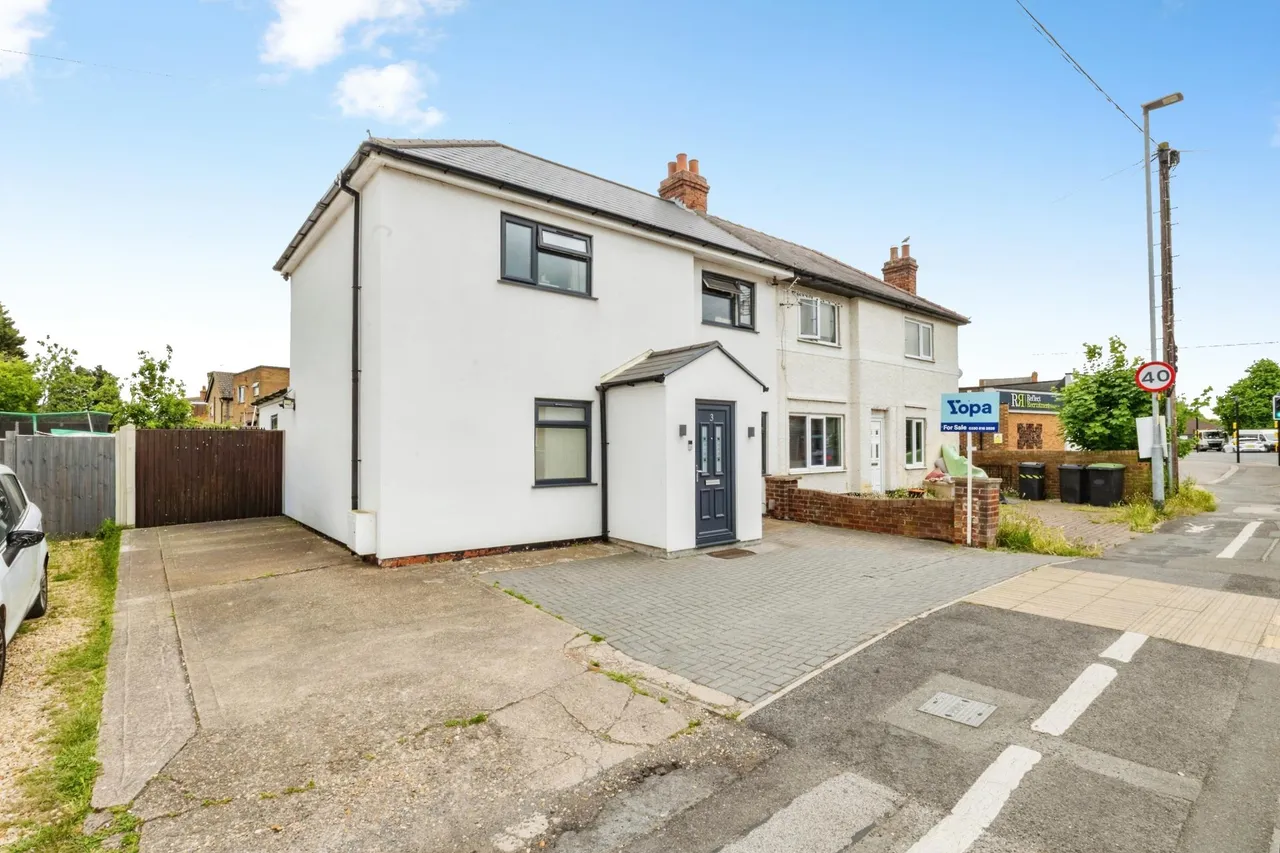 4 bed house for sale, Station Road, North Hykeham, LN6