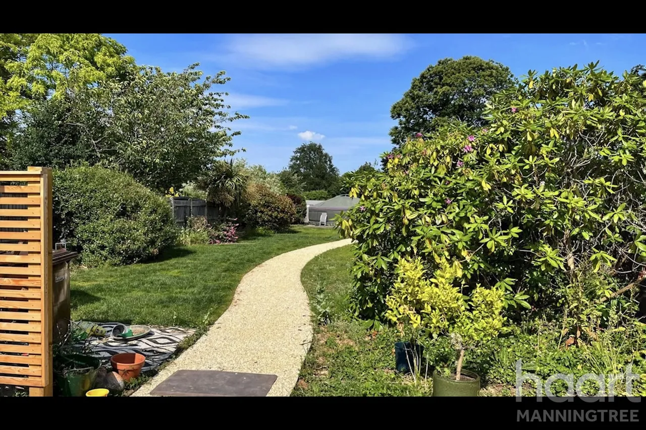 School Lane, Lawford, CO11, photo 14