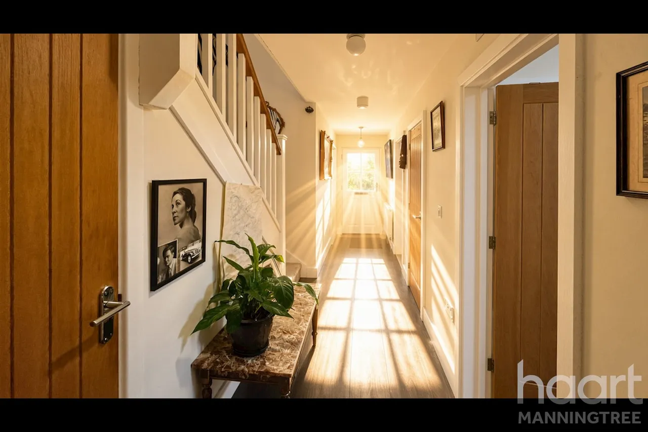 School Lane, Lawford, CO11, photo 2