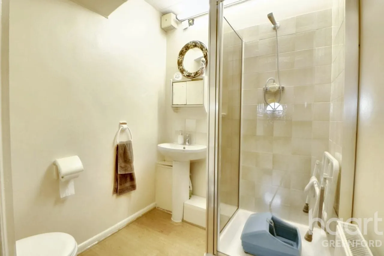 Whitton Avenue East, Greenford, UB6, photo 7