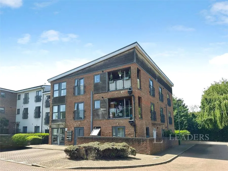 2 bed flat for sale, Meyrick Mead, Harlow, CM17