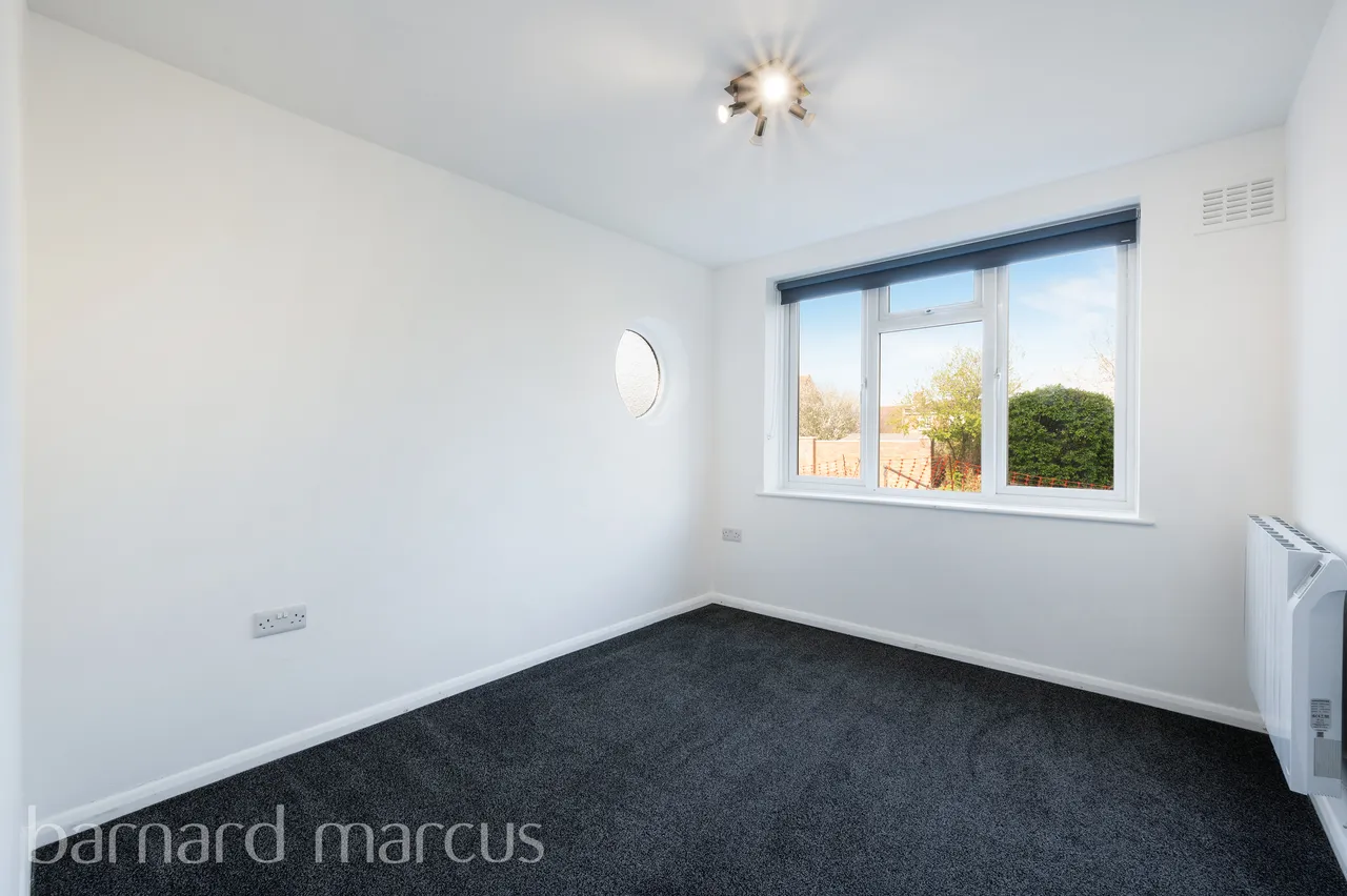 St Philips Avenue, Worcester Park, KT4, photo 2