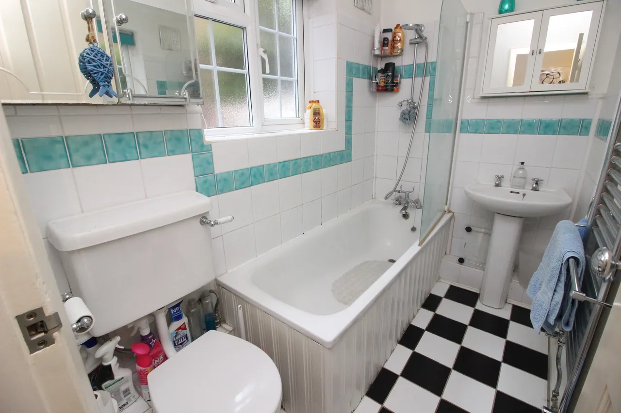 Grafton Road, WORCESTER PARK, Surrey, Worcester Park, KT47QR, photo 6