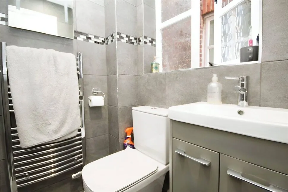 Kings Road, Egham, Surrey, TW20, photo 5