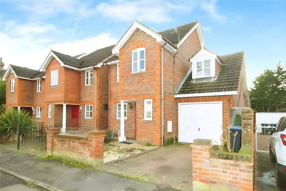 4 bed house to rent — Kings Road, Egham, Surrey, TW20