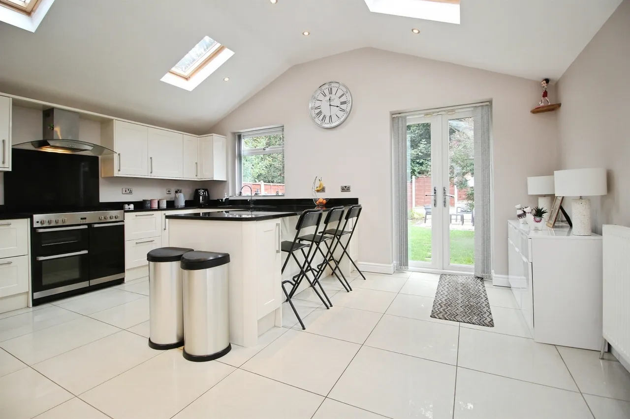 Swarcliffe Avenue, Leeds, photo 6