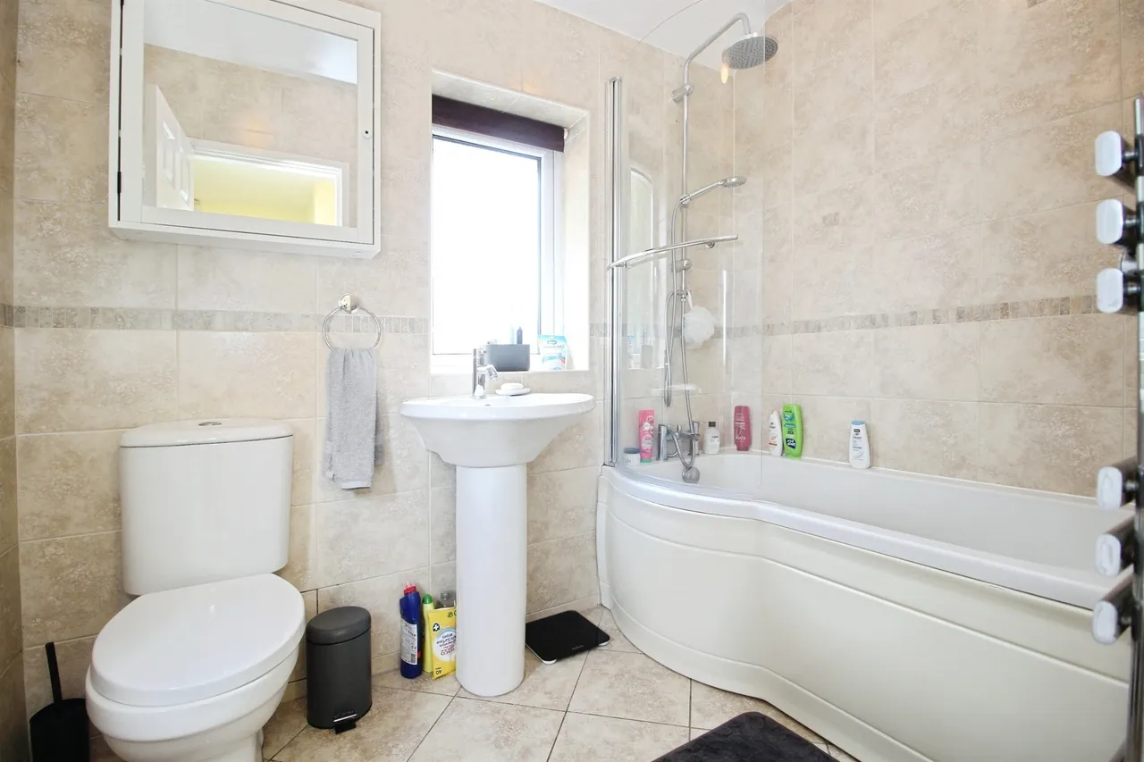 Swarcliffe Avenue, Leeds, photo 9