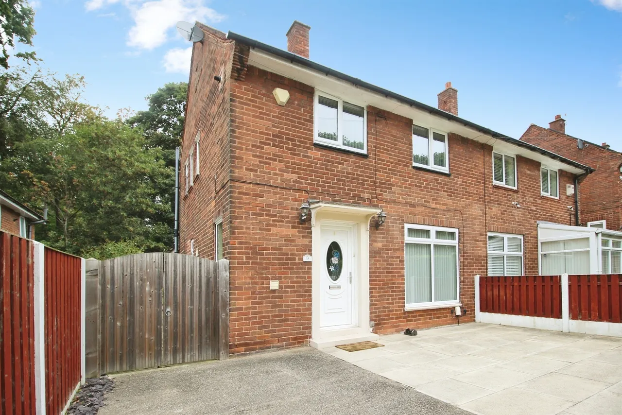 2 bed house for sale — Swarcliffe Avenue, Leeds