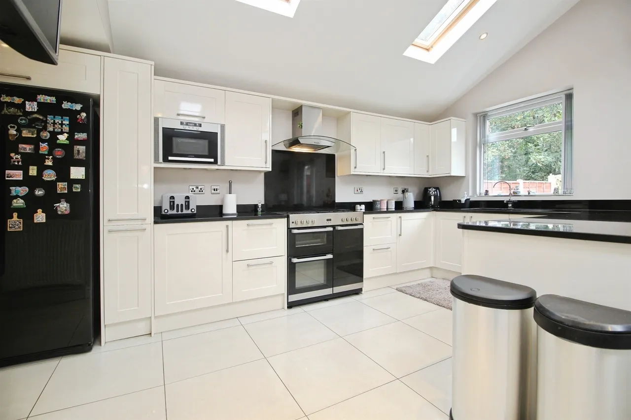 Swarcliffe Avenue, Leeds, photo 5