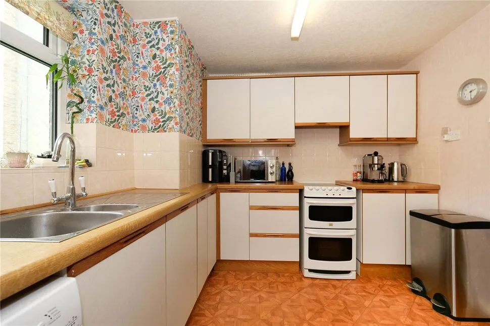 Hoyle Court Road, Baildon, West Yorkshire, BD17, photo 5