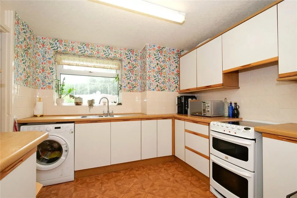 Hoyle Court Road, Baildon, West Yorkshire, BD17, photo 4
