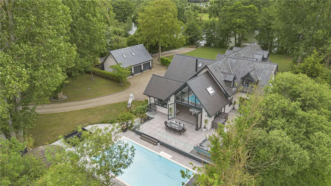 5 bed house for sale — The Warren, Caversham, Reading, RG4 7TQ