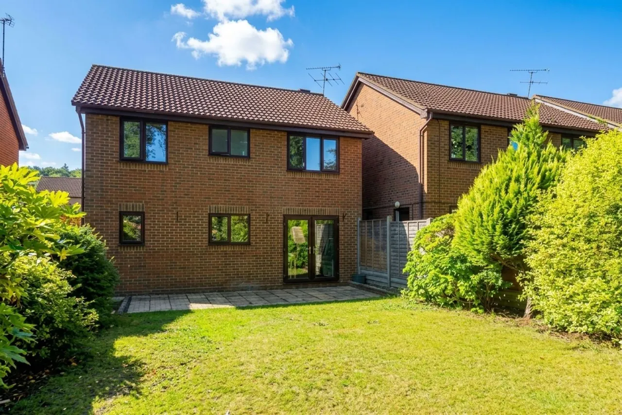 Hastings Close, Camberley, GU16, photo 8