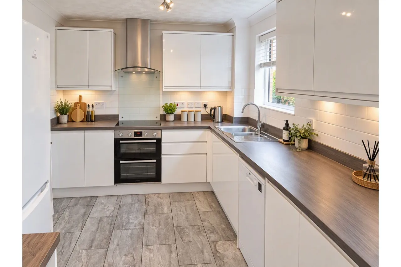 Hastings Close, Camberley, GU16, photo 2