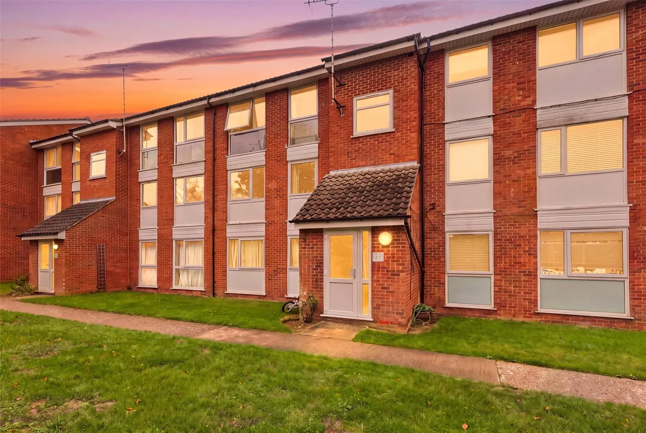2 bed flat for sale, Rembrandt Grove, Springfield, CM1