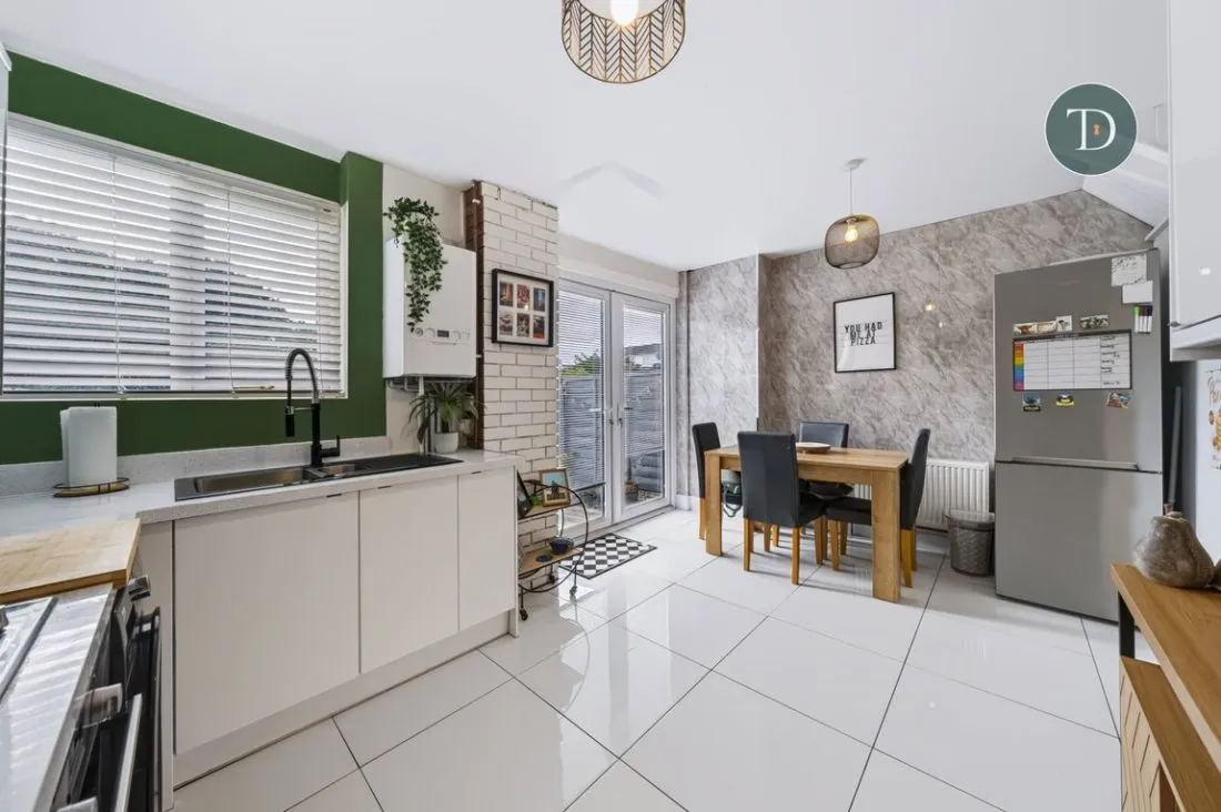 Elaine Close, Great Sutton, CH66, photo 9