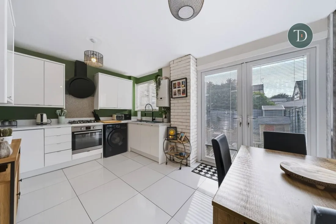 Elaine Close, Great Sutton, CH66, photo 7