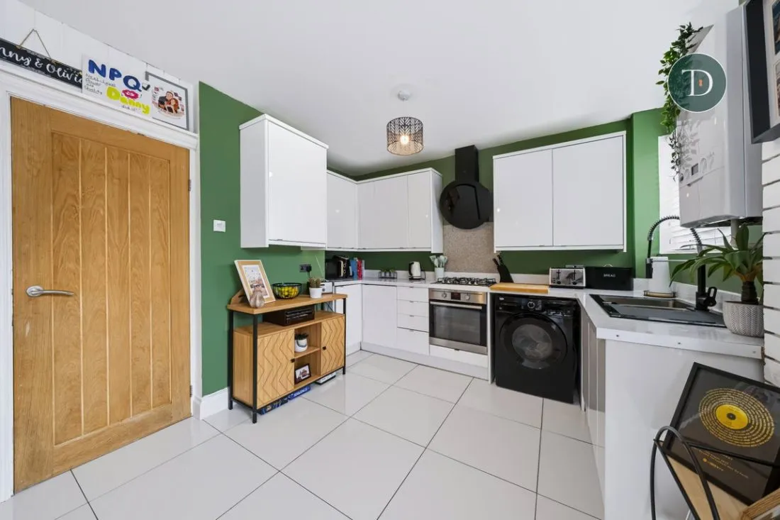Elaine Close, Great Sutton, CH66, photo 8