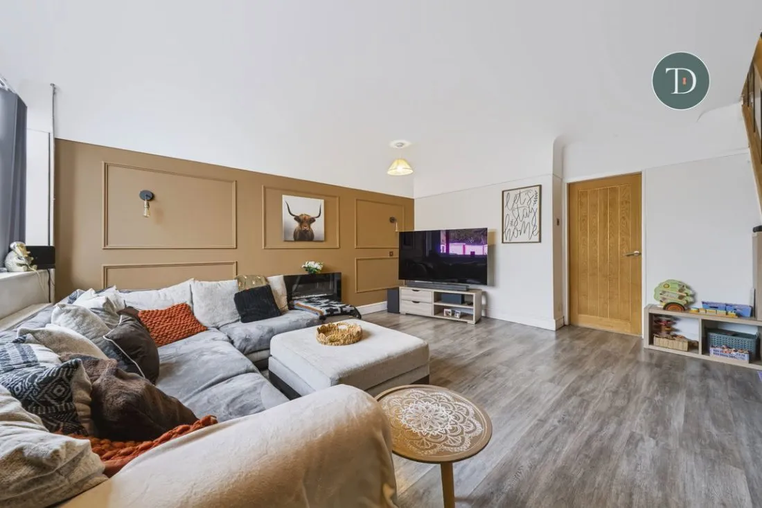 Elaine Close, Great Sutton, CH66, photo 3