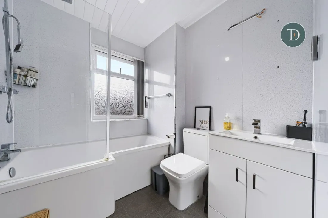 Elaine Close, Great Sutton, CH66, photo 17