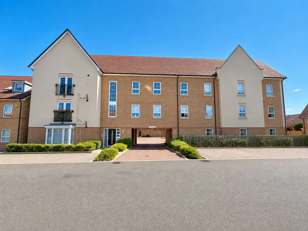 2 bed flat for sale — Money Mead, Dunstable LU6 1FT