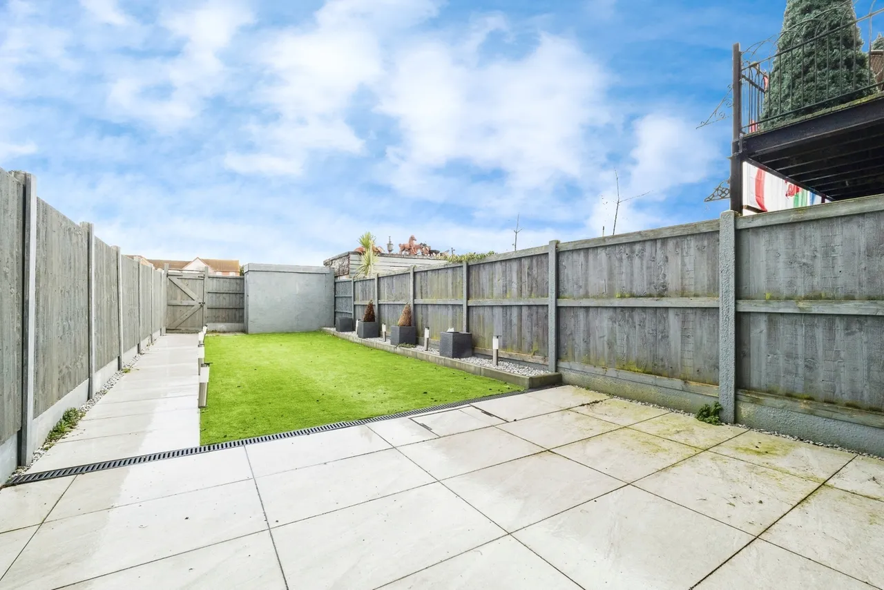 Neave Crescent, Romford, RM3, photo 20