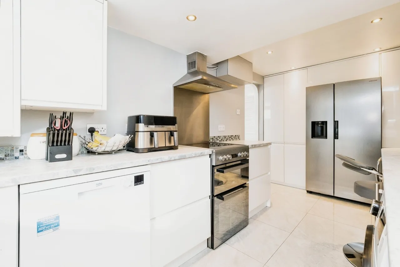 Neave Crescent, Romford, RM3, photo 7