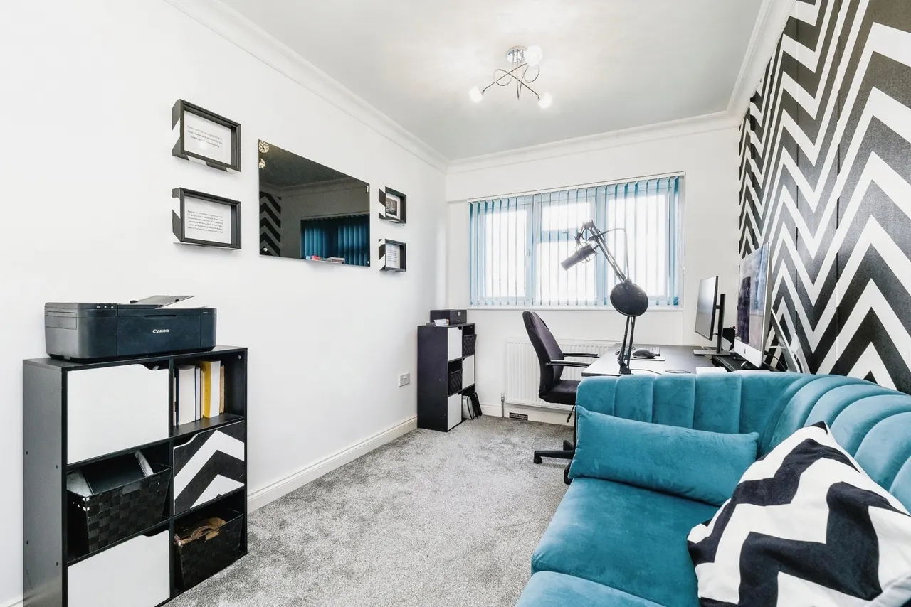 Neave Crescent, Romford, RM3, photo 11